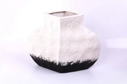 FD-D23119B  VASE 38x16,5x29,5cm BLANC NOIR CERAMIQUE